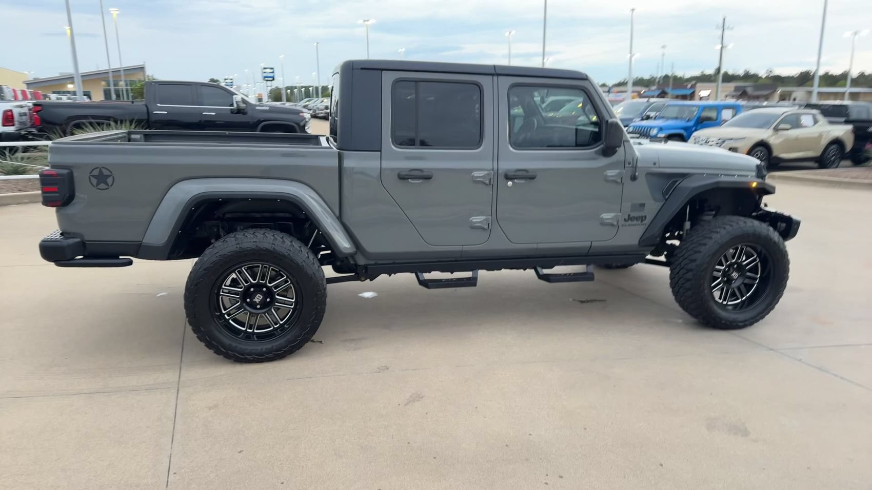 Used 2021 Jeep Gladiator Sport AWD/4WD image 8