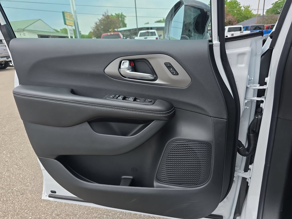 New 2027 Chrysler Pacifica Select AWD/4WD image 30