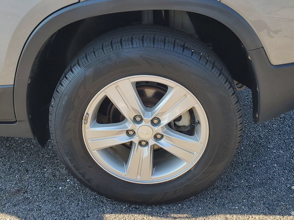 Used 2020 Chevrolet Trax LS w/ Tint and Cruise Package AWD/4WD image 28