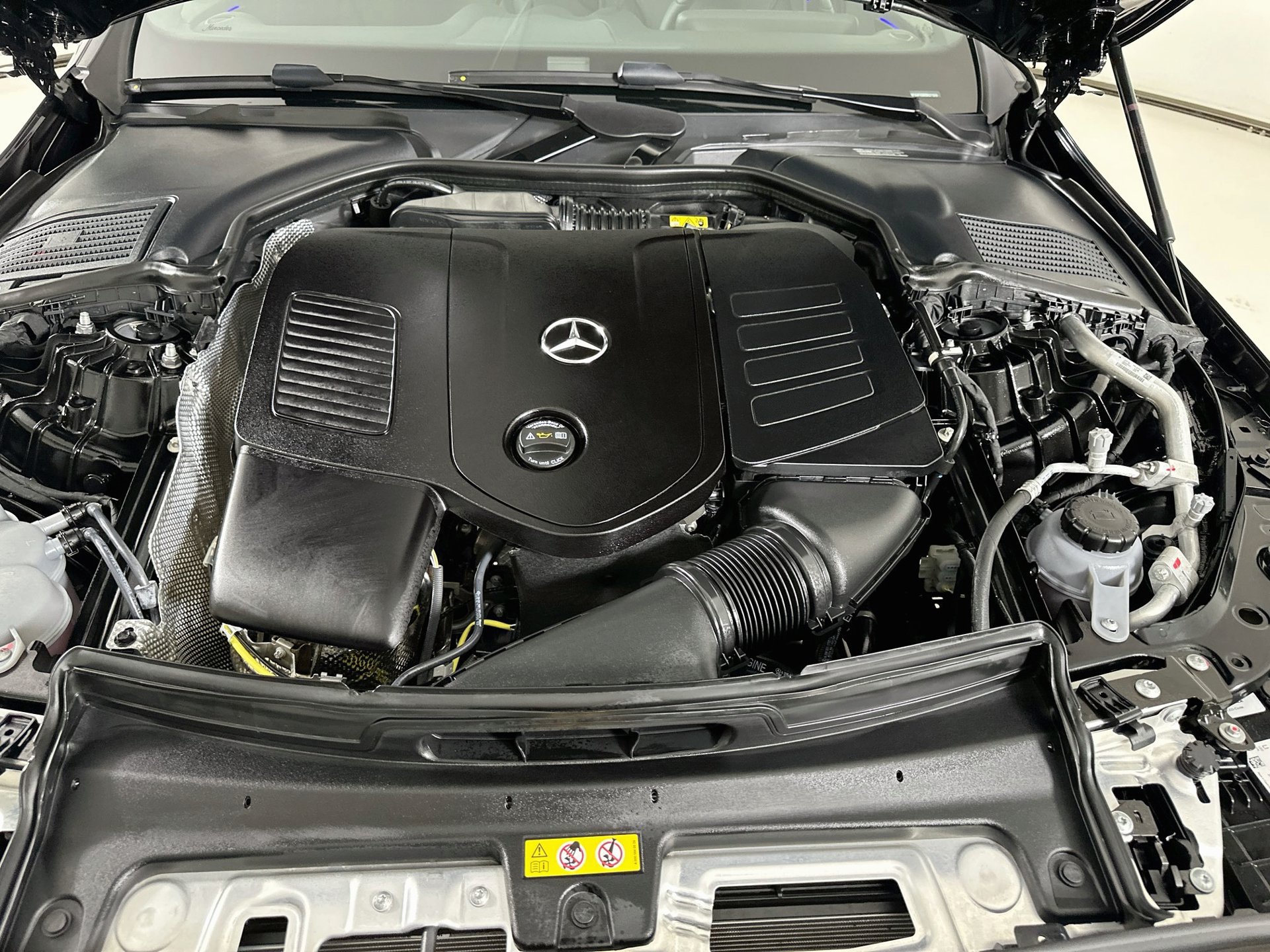 Used 2025 Mercedes-Benz C 300 Sedan image 31