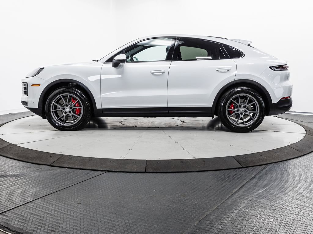 Used 2024 Porsche Cayenne S AWD/4WD image 4