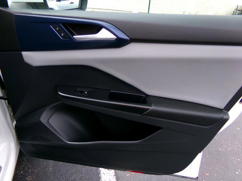 Used 2023 Volkswagen Taos SE image 38