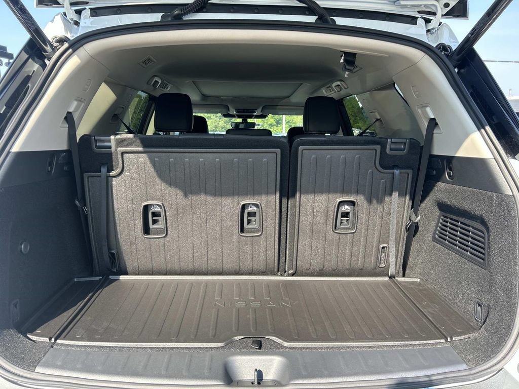 New 2026 Nissan Pathfinder Platinum w/ Cargo Package AWD/4WD image 4