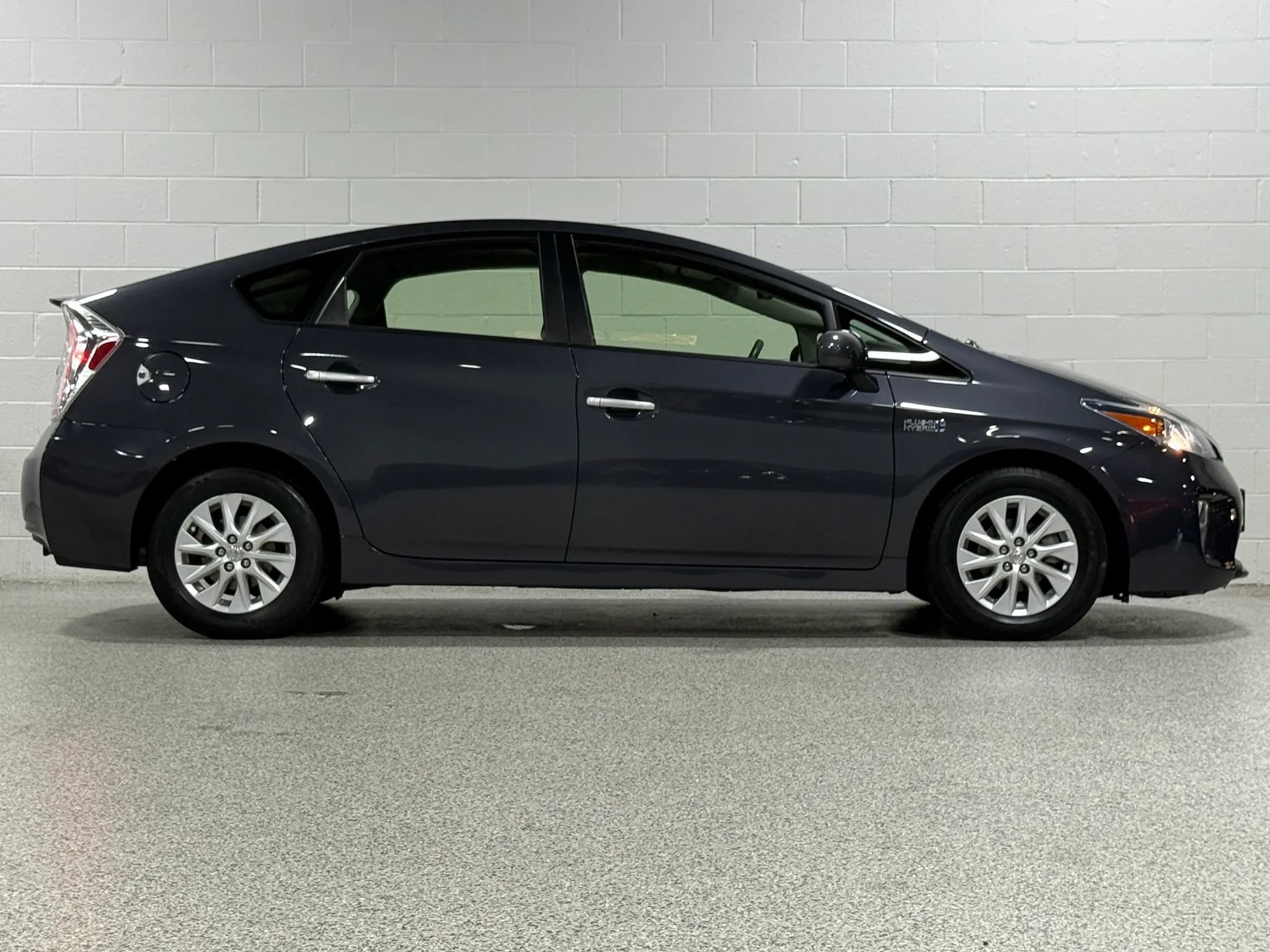 Used 2015 Toyota Prius Prime Plug-In Hybrid FWD image 5