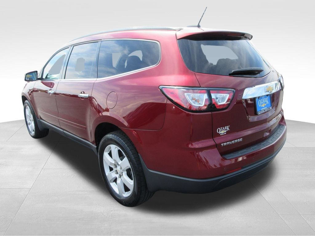 Used 2017 Chevrolet Traverse LT w/ Style and Technology Package FWD image 3