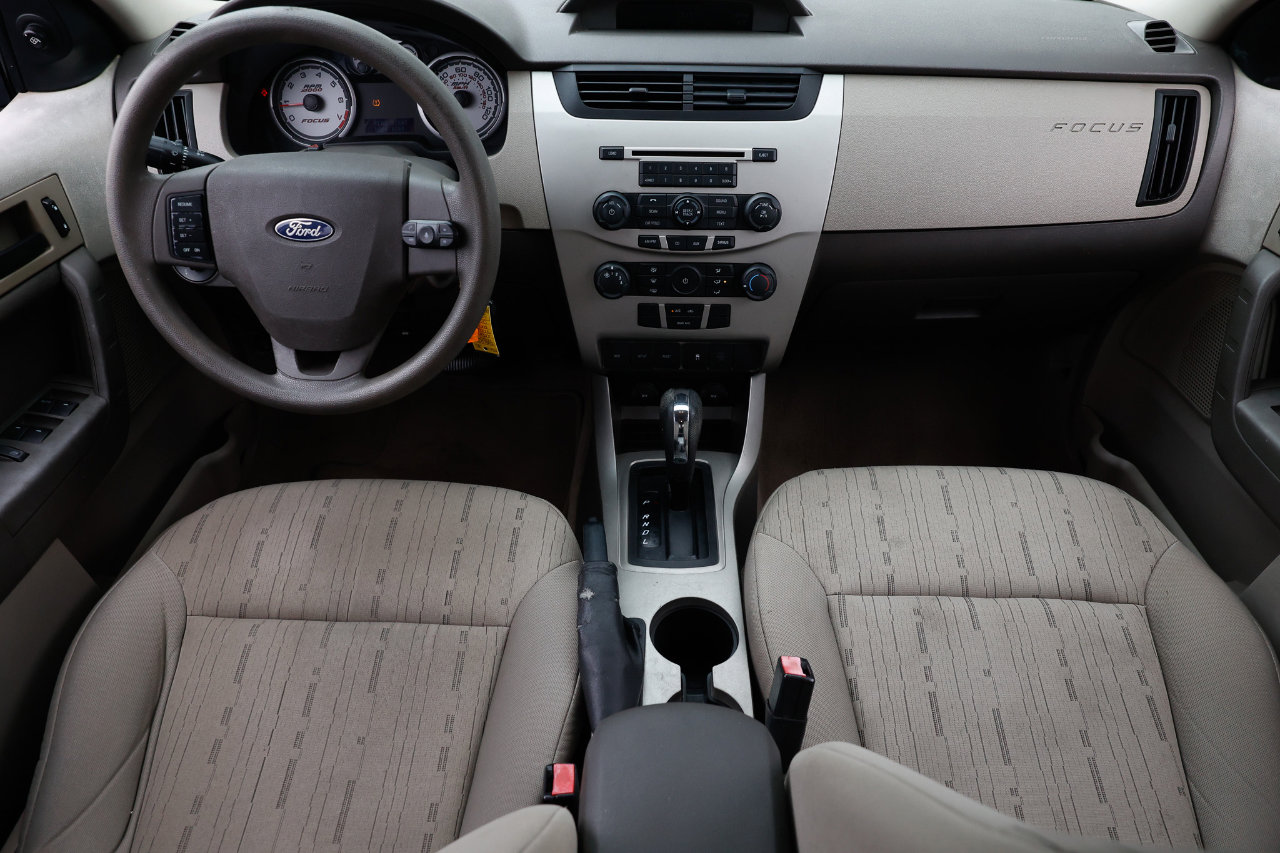 Used 2010 Ford Focus SE image 21