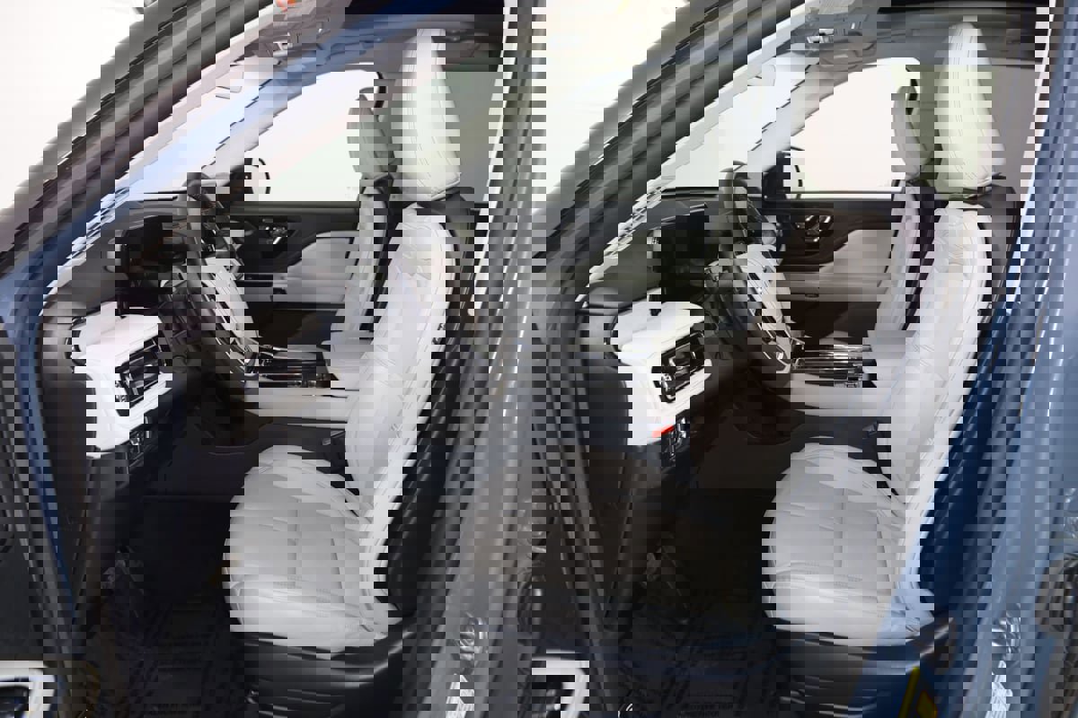 Used 2025 Lincoln Aviator Reserve w/ Illumination Package AWD/4WD image 12