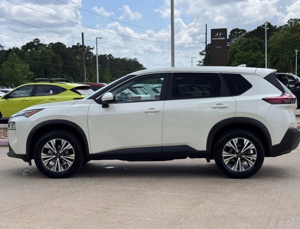Used 2023 Nissan Rogue SV image 11