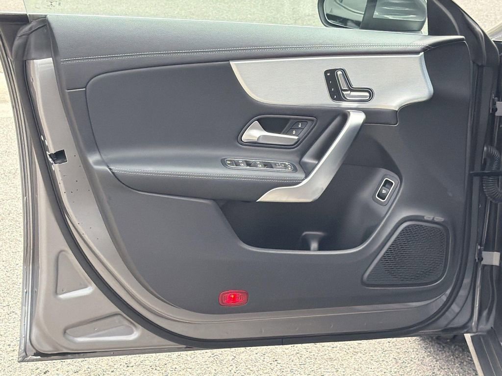 Used 2023 Mercedes-Benz CLA 250 image 19