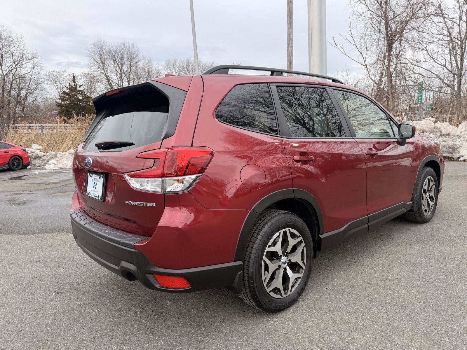 Used 2021 Subaru Forester Premium image 3