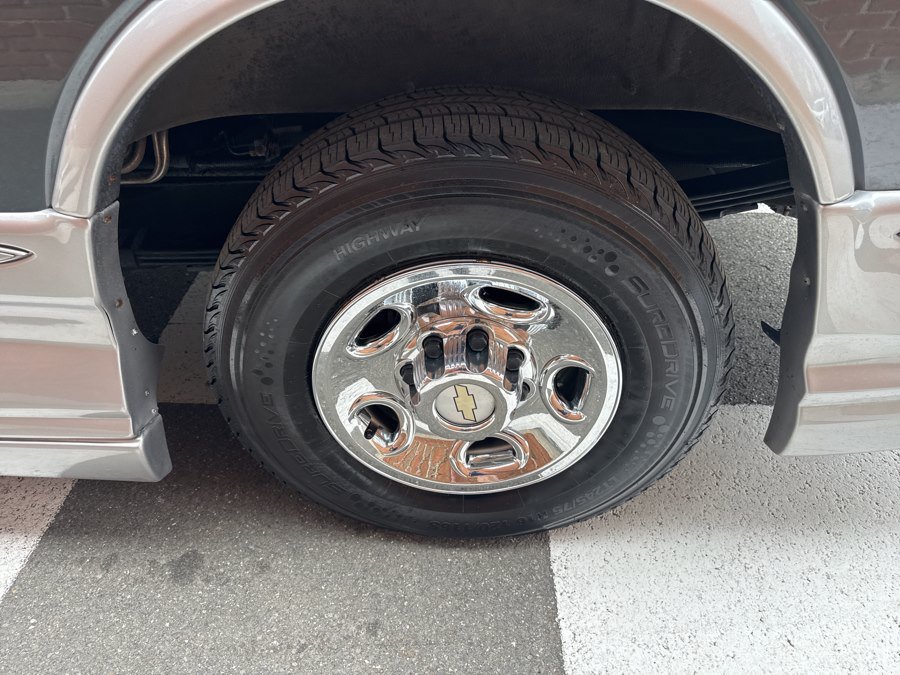 Used 2014 Chevrolet Express 2500 Extended RWD image 14