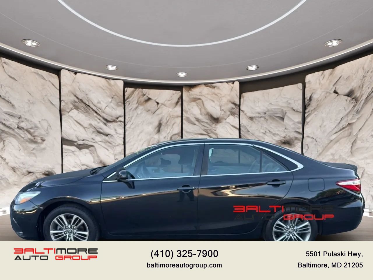 Used 2017 Toyota Camry SE w/ Moonroof Package FWD image 24
