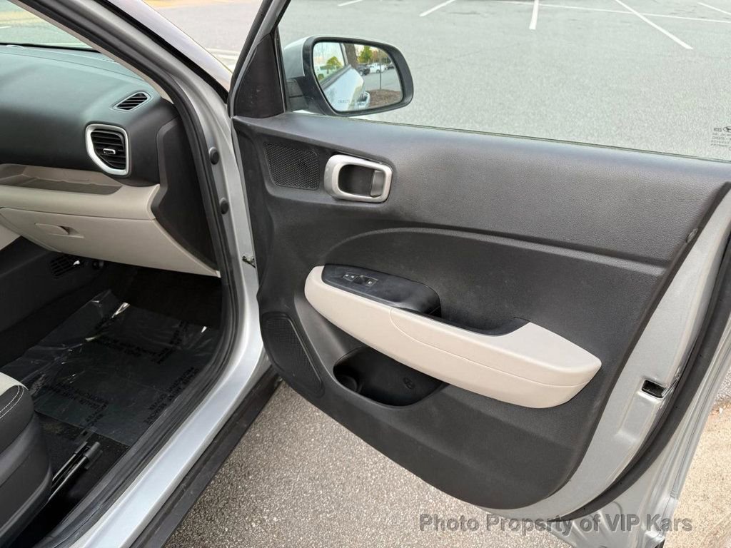 Used 2021 Hyundai Venue SEL image 10