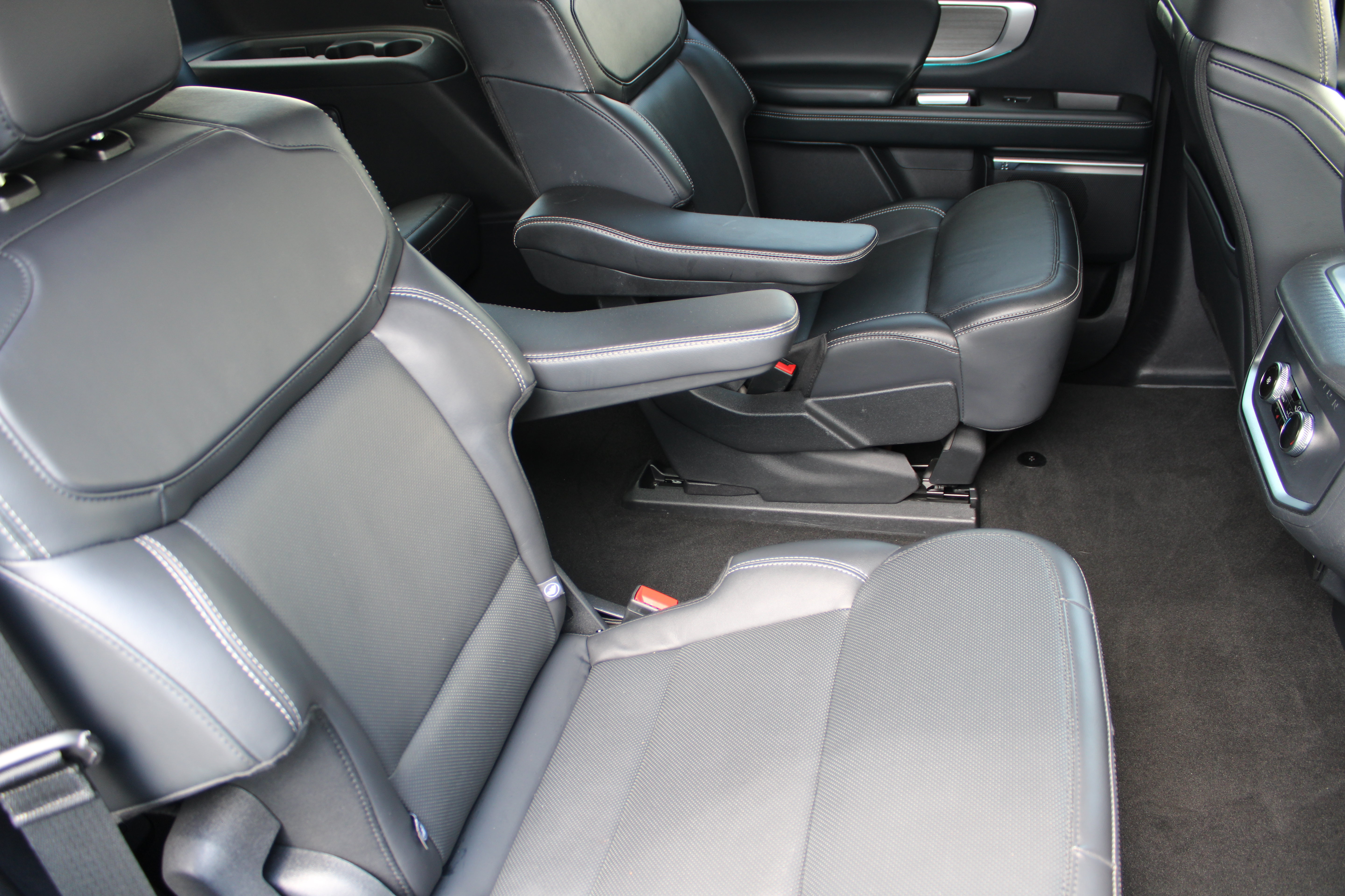 Used 2025 Ford Expedition Platinum AWD/4WD image 17