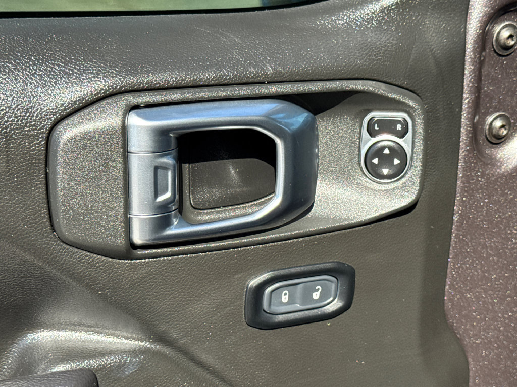 Used 2024 Jeep Wrangler Unlimited w/ Convenience Group AWD/4WD image 28