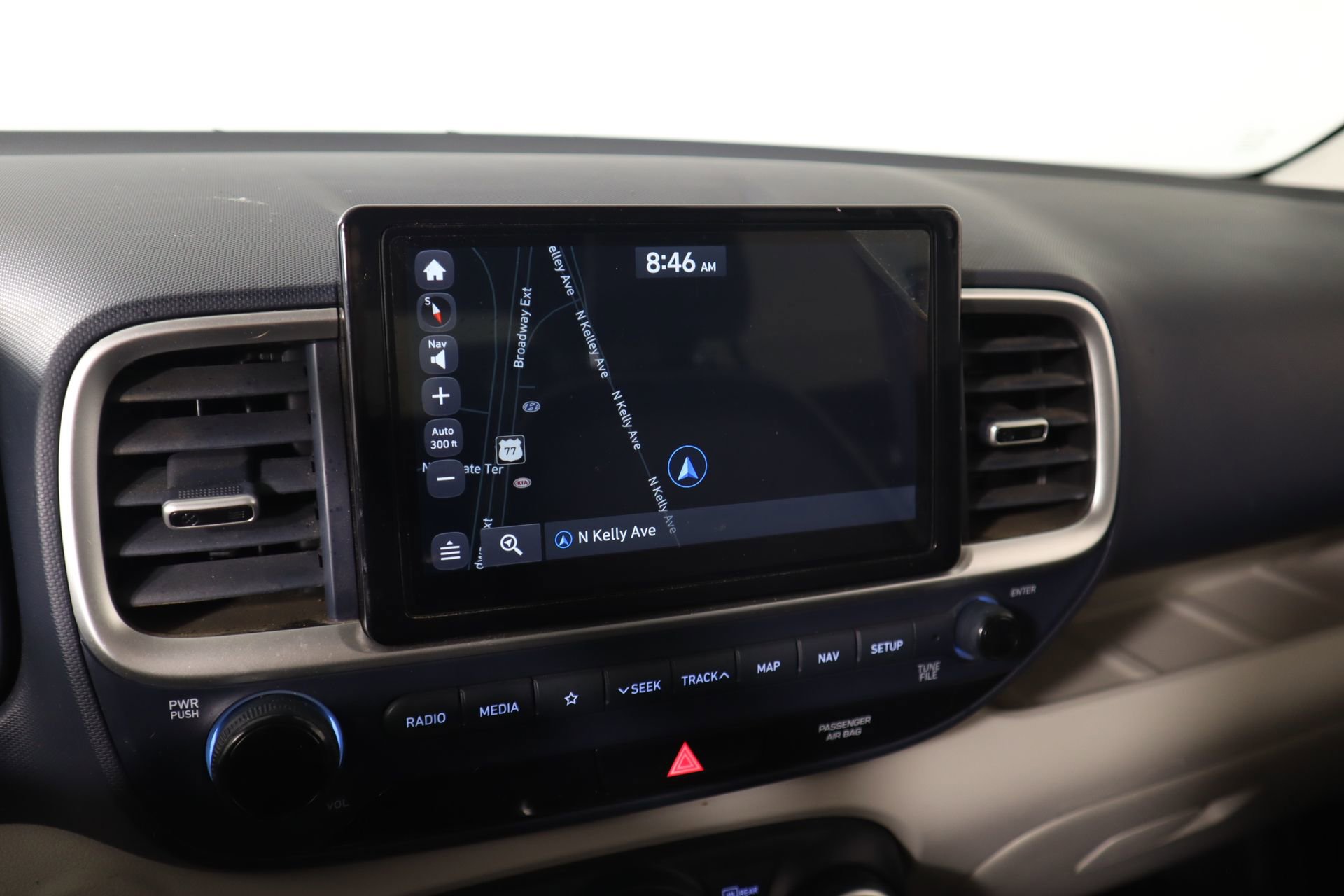 Used 2022 Hyundai Venue Limited image 7