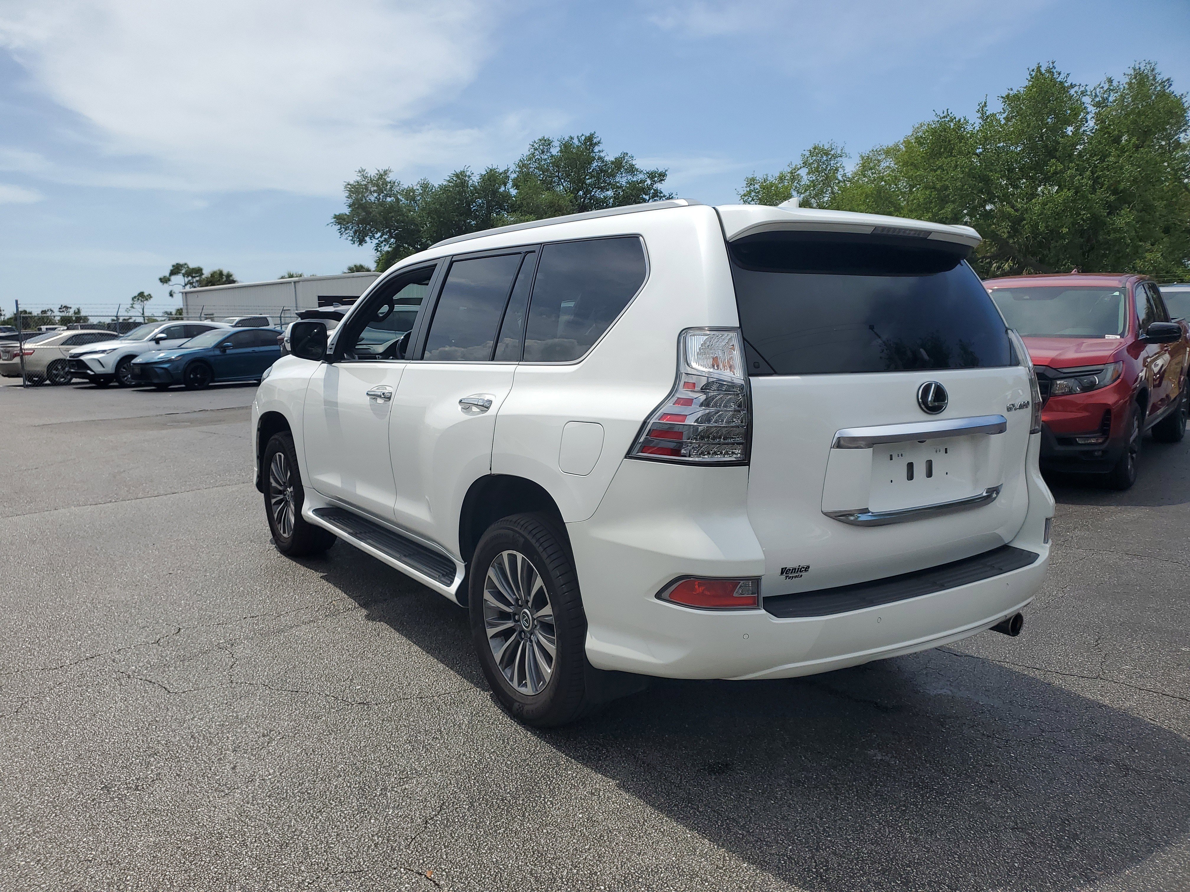 Used 2022 Lexus GX 460 Luxury w/ Accessory Package image 4
