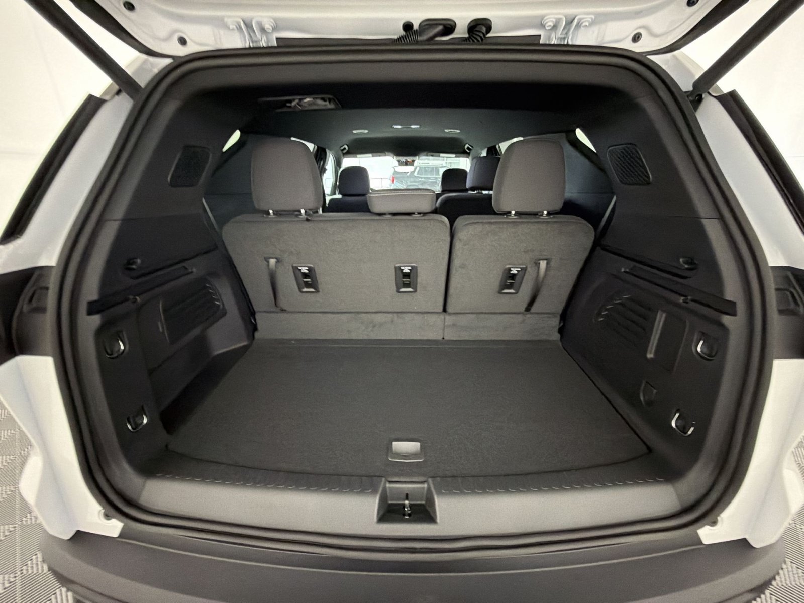 New 2027 Chevrolet Traverse LT FWD image 26