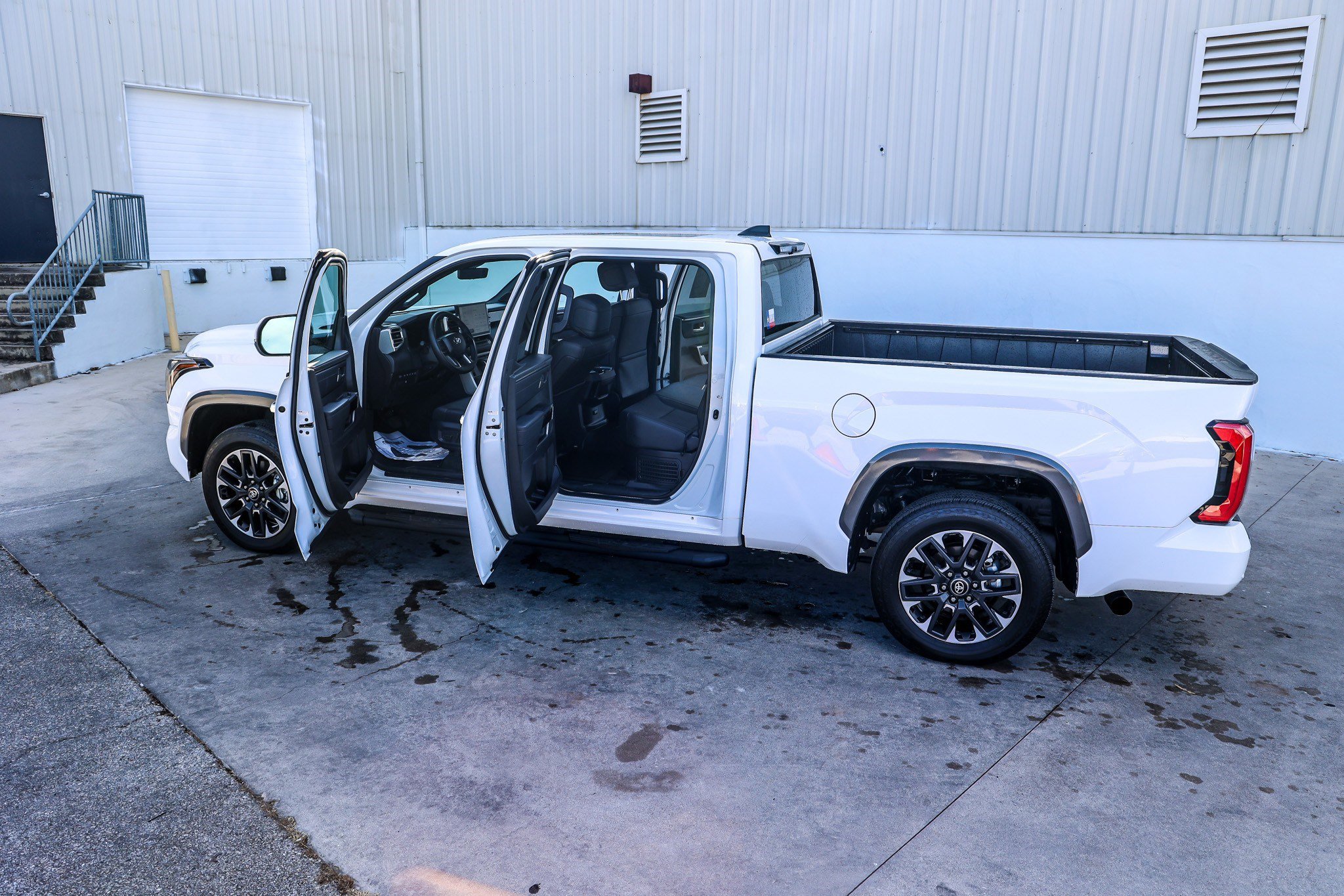 Used 2025 Toyota Tundra Limited image 12