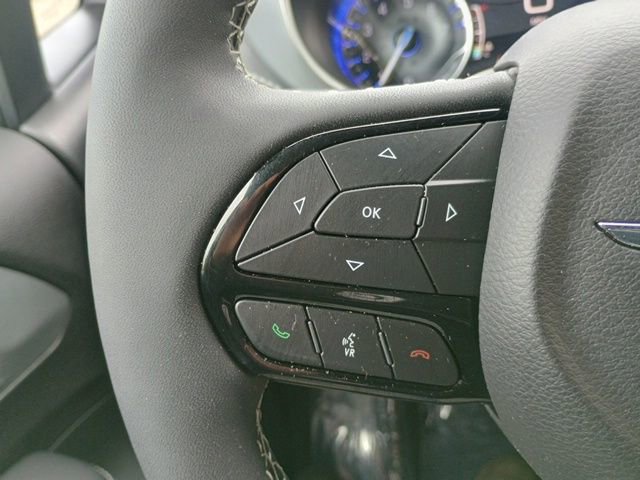Used 2024 Chrysler Pacifica Touring FWD image 26