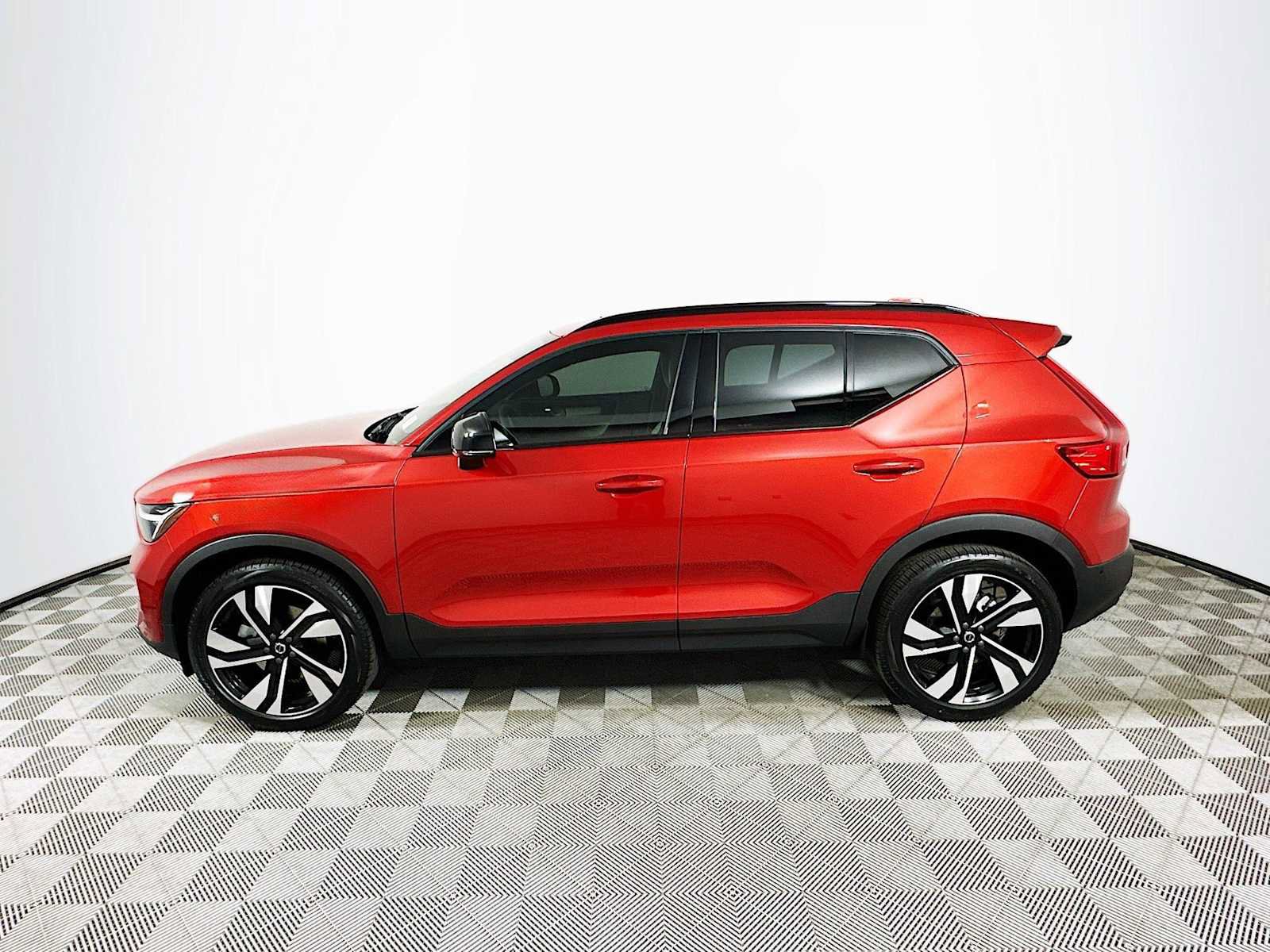 Used 2025 Volvo XC40 B5 Ultra w/ Climate Package AWD/4WD image 4