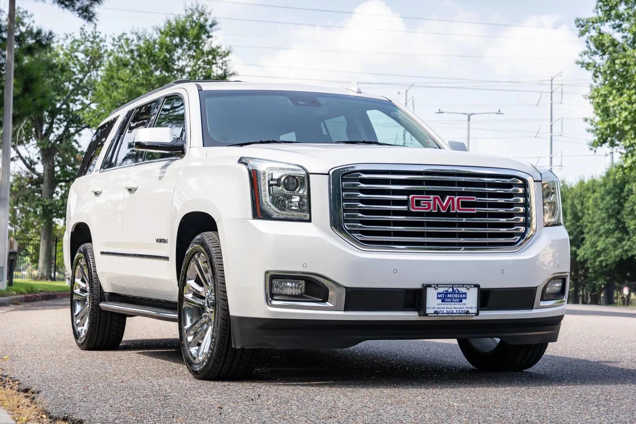 Used 2020 GMC Yukon SLT w/ Premium Edition AWD/4WD image 3