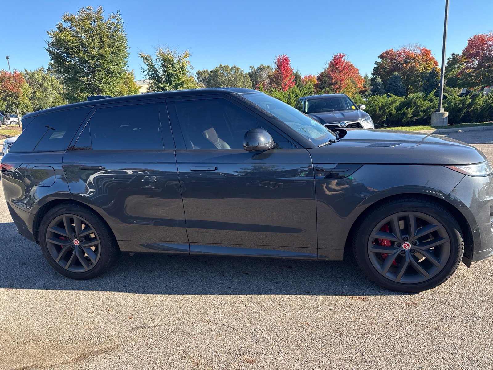 Used 2024 Land Rover Range Rover Sport Dynamic SE AWD/4WD image 4