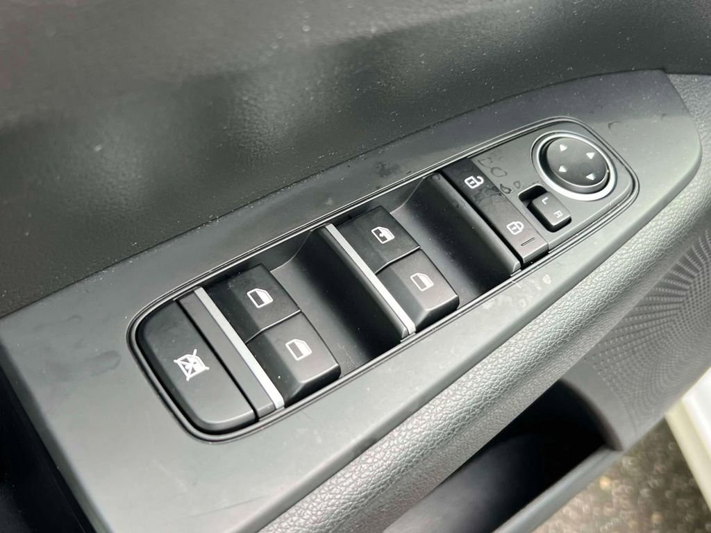 Used 2023 Kia Forte LXS w/ LXS Technology Package image 18