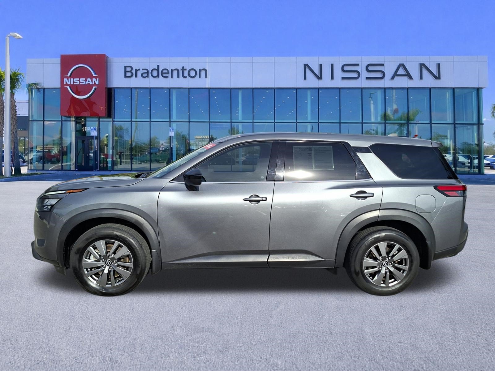 Certified 2025 Nissan Pathfinder S FWD image 8