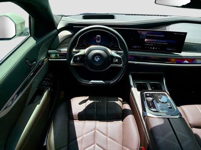 Used 2025 BMW i7 eDrive50 w/ Premium Package RWD image 16