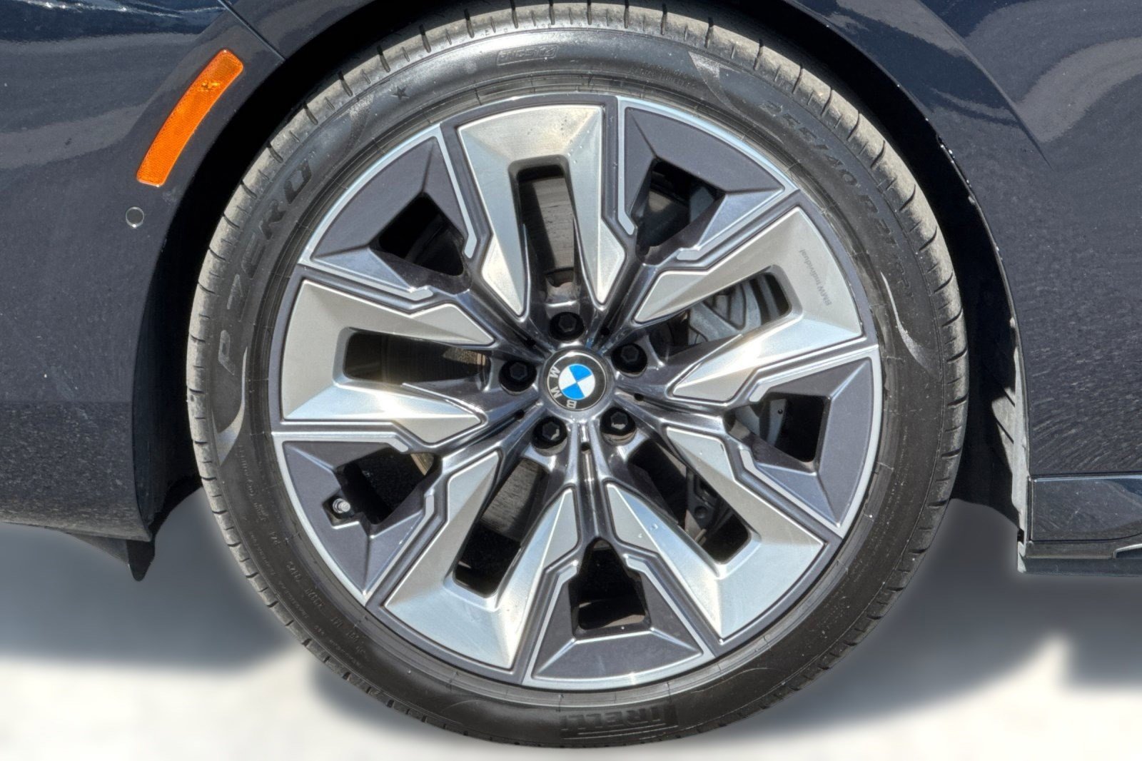 Used 2024 BMW i7 xDrive60 w/ Premium Package 2 AWD/4WD image 11