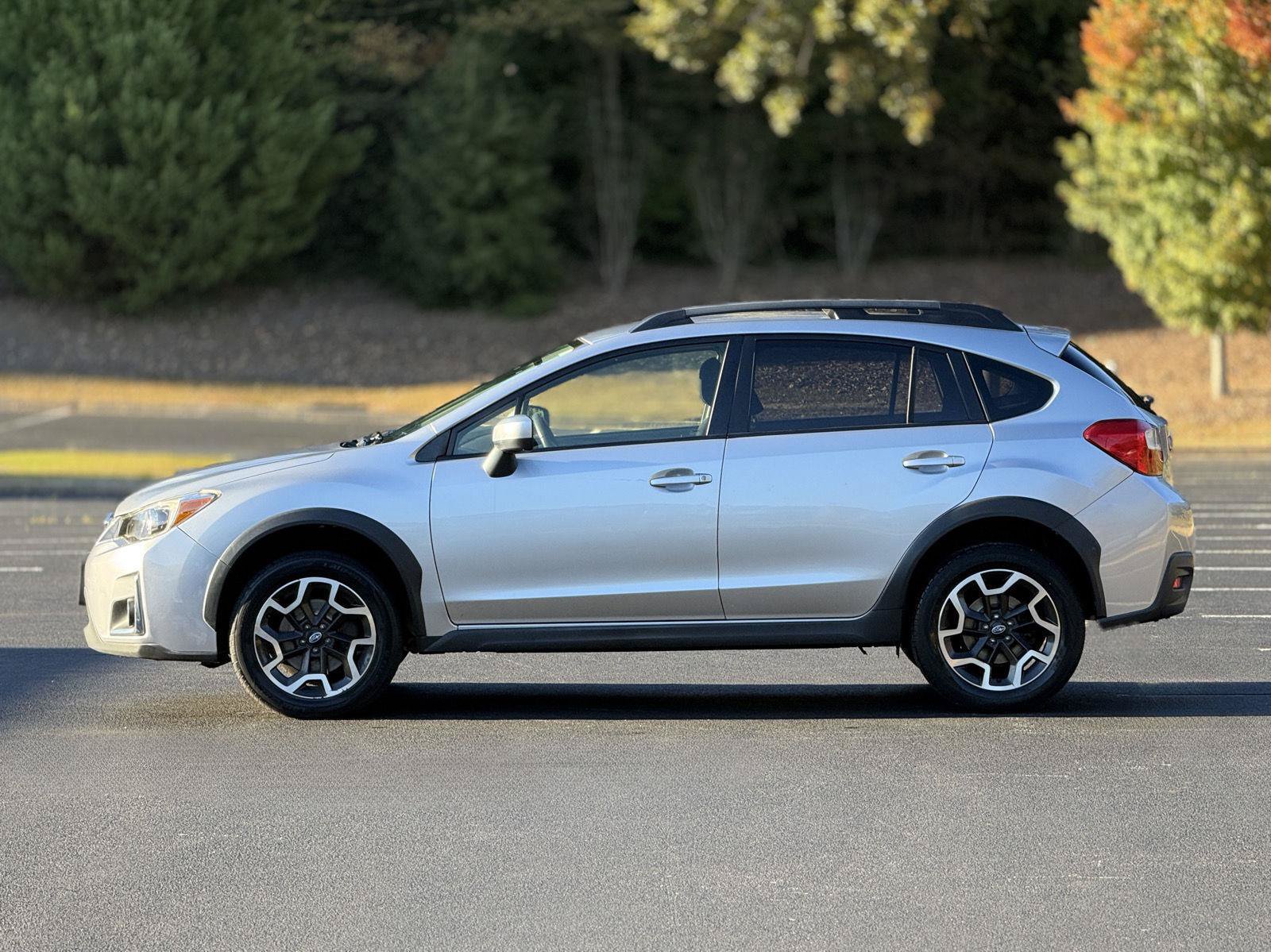 Used 2017 Subaru Crosstrek 2.0i Premium AWD/4WD image 8
