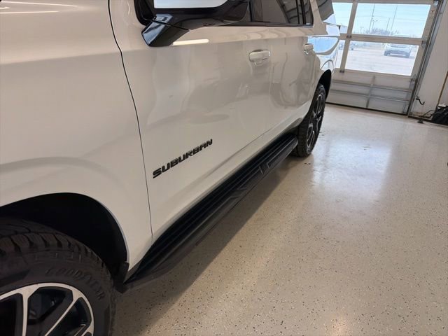 Used 2022 Chevrolet Suburban RST w/ Luxury Package AWD/4WD image 6