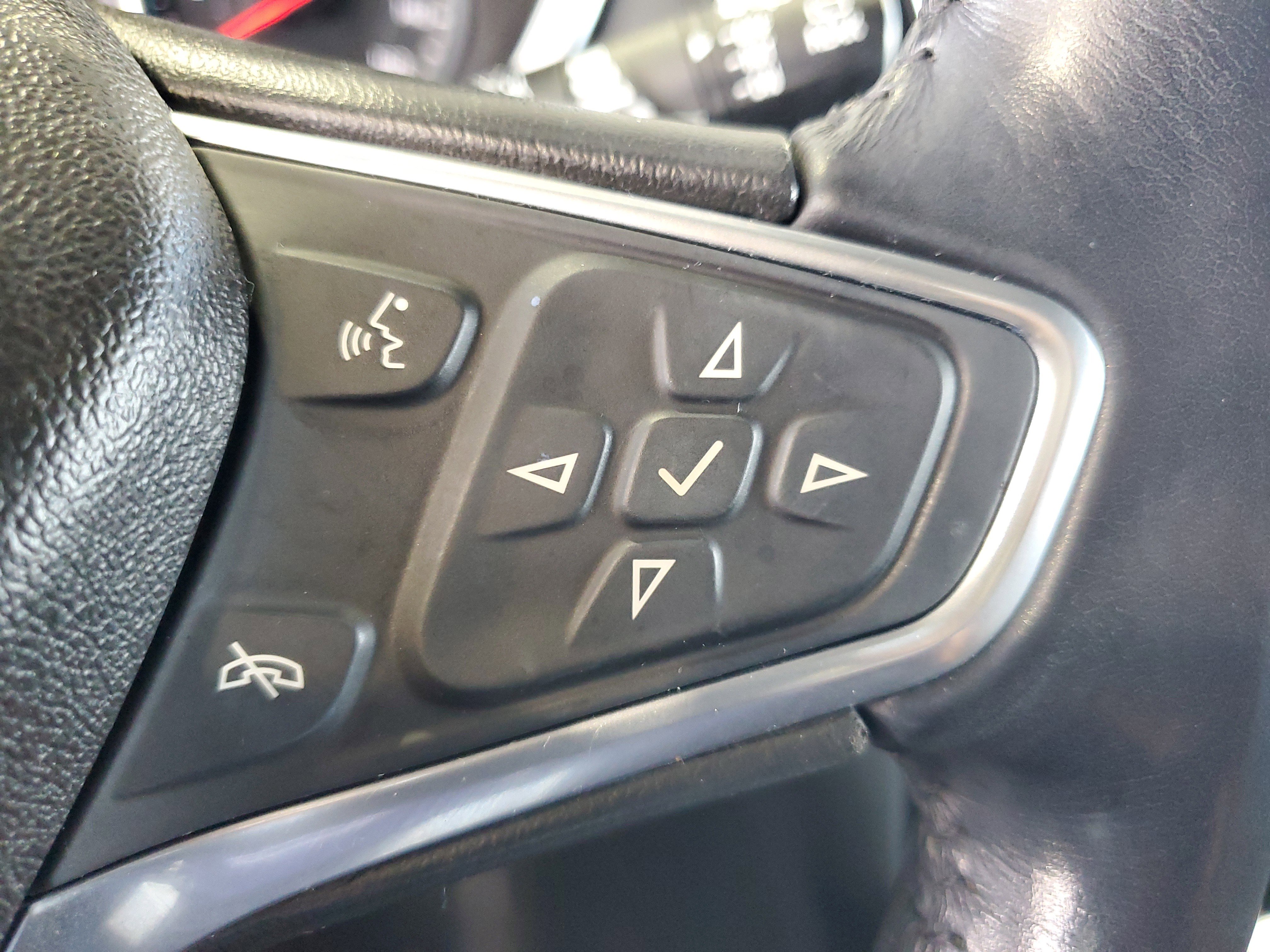 Used 2020 Chevrolet Equinox Premier FWD image 23