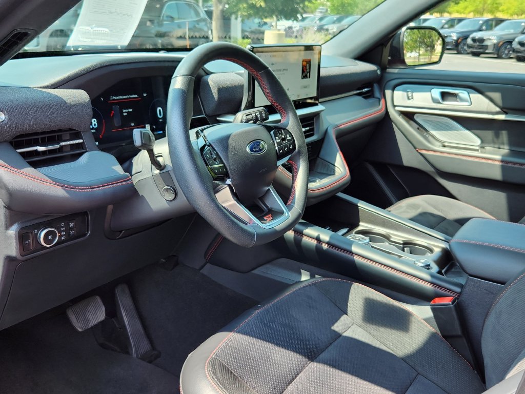 Used 2025 Ford Explorer ST AWD/4WD image 7