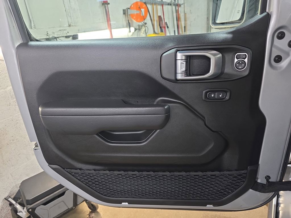 Used 2023 Jeep Wrangler Unlimited Rubicon w/ Xtreme Recon 35" Tire Package image 25