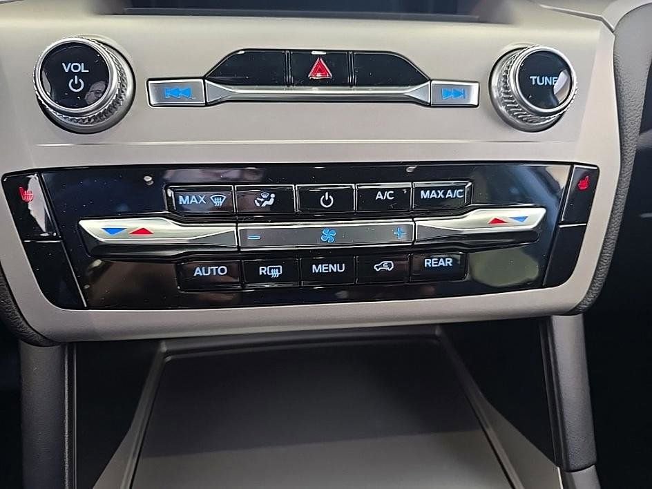 Used 2024 Ford Explorer XLT w/ Class IV Trailer Tow Package image 19