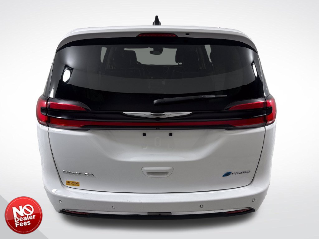 Used 2023 Chrysler Pacifica Limited FWD image 5