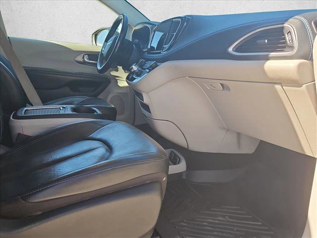 Used 2021 Chrysler Pacifica Touring-L image 23
