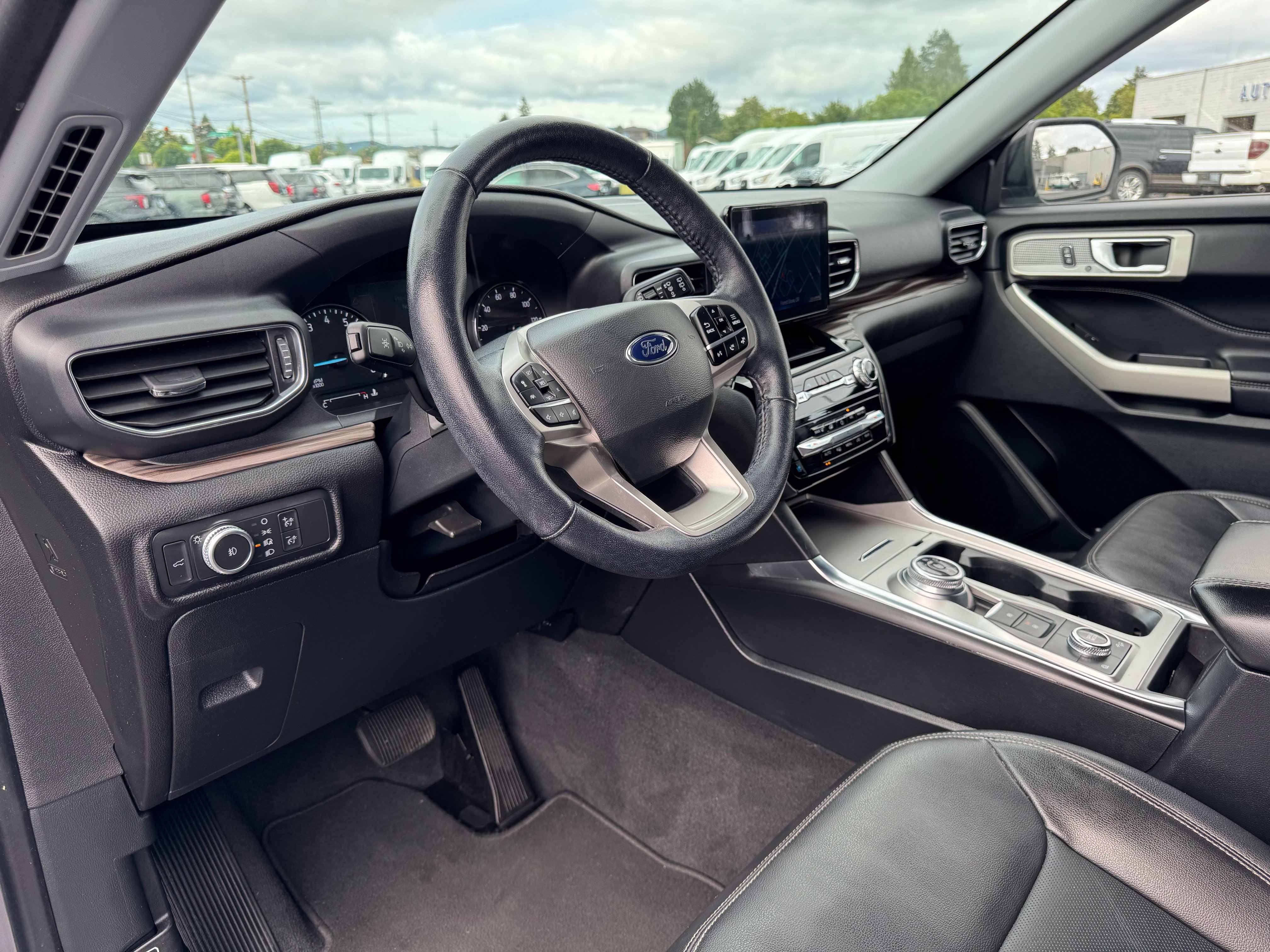 Used 2022 Ford Explorer Limited AWD/4WD image 16