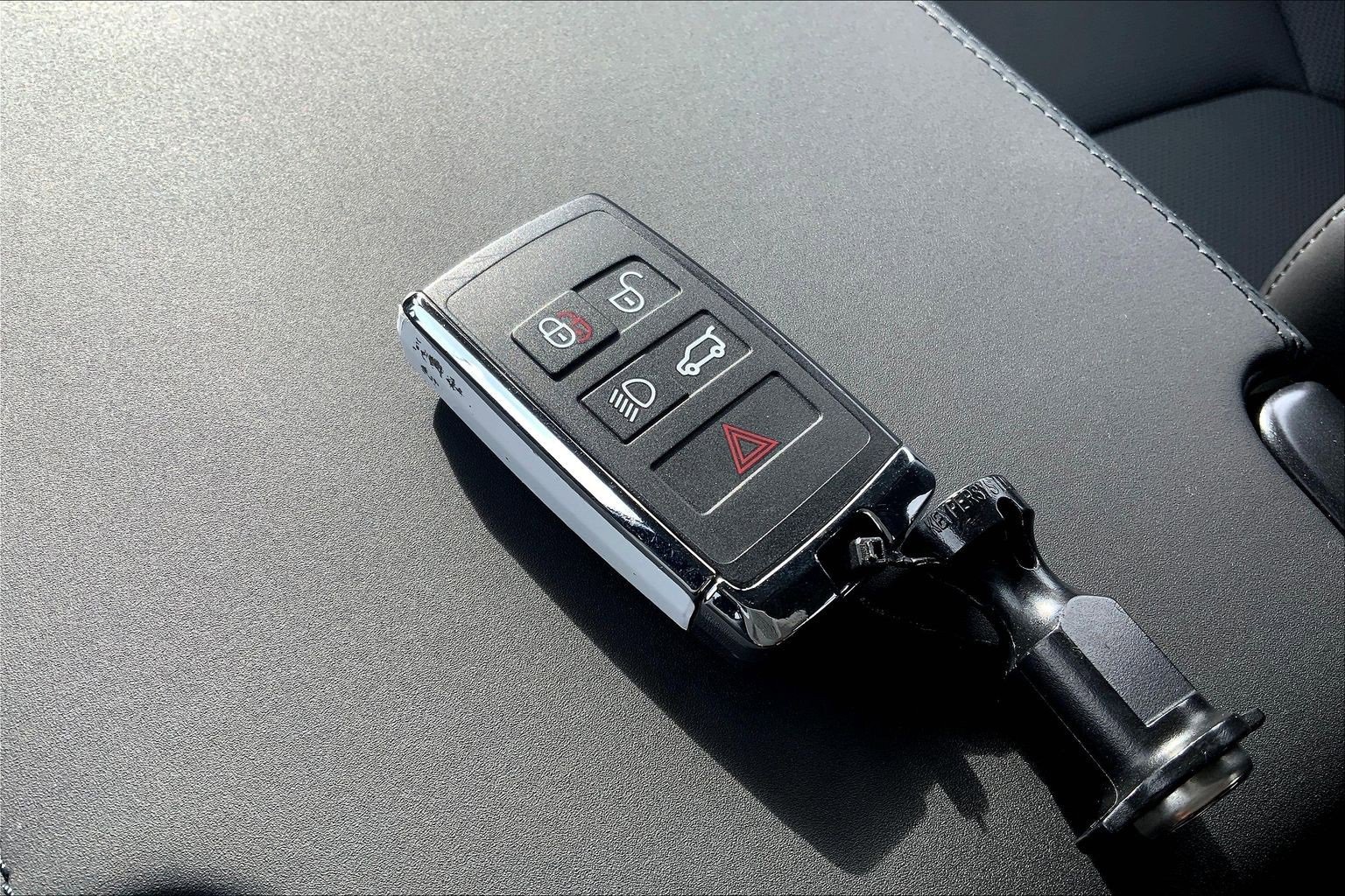 Used 2025 Land Rover Defender 110 S image 13