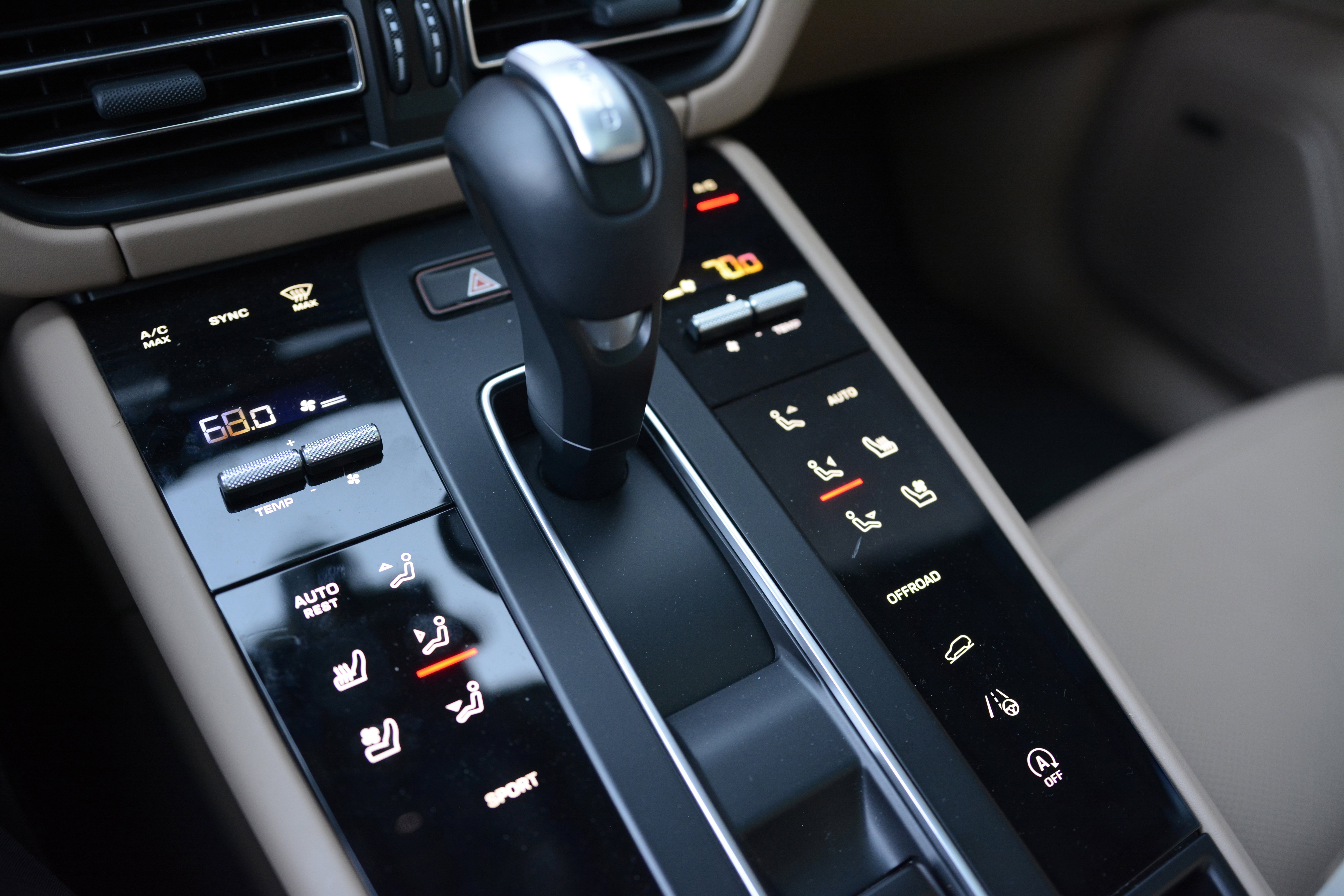 Certified 2025 Porsche Macan image 23