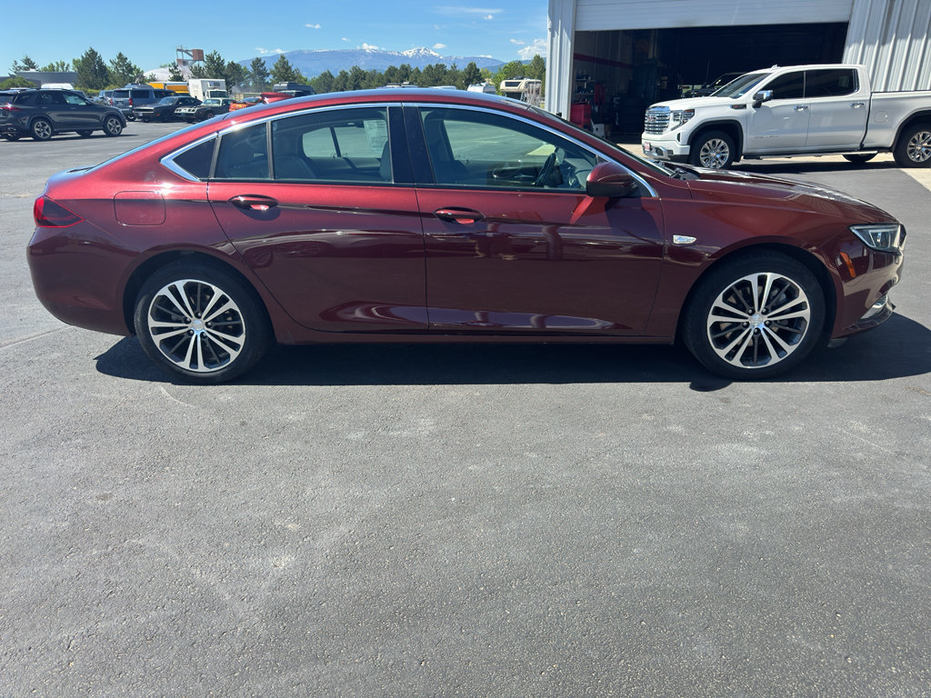 Used 2018 Buick Regal Essence w/ Sights and Sounds Package AWD/4WD image 4