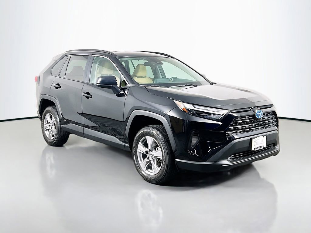 Used 2024 Toyota RAV4 LE AWD/4WD image 3