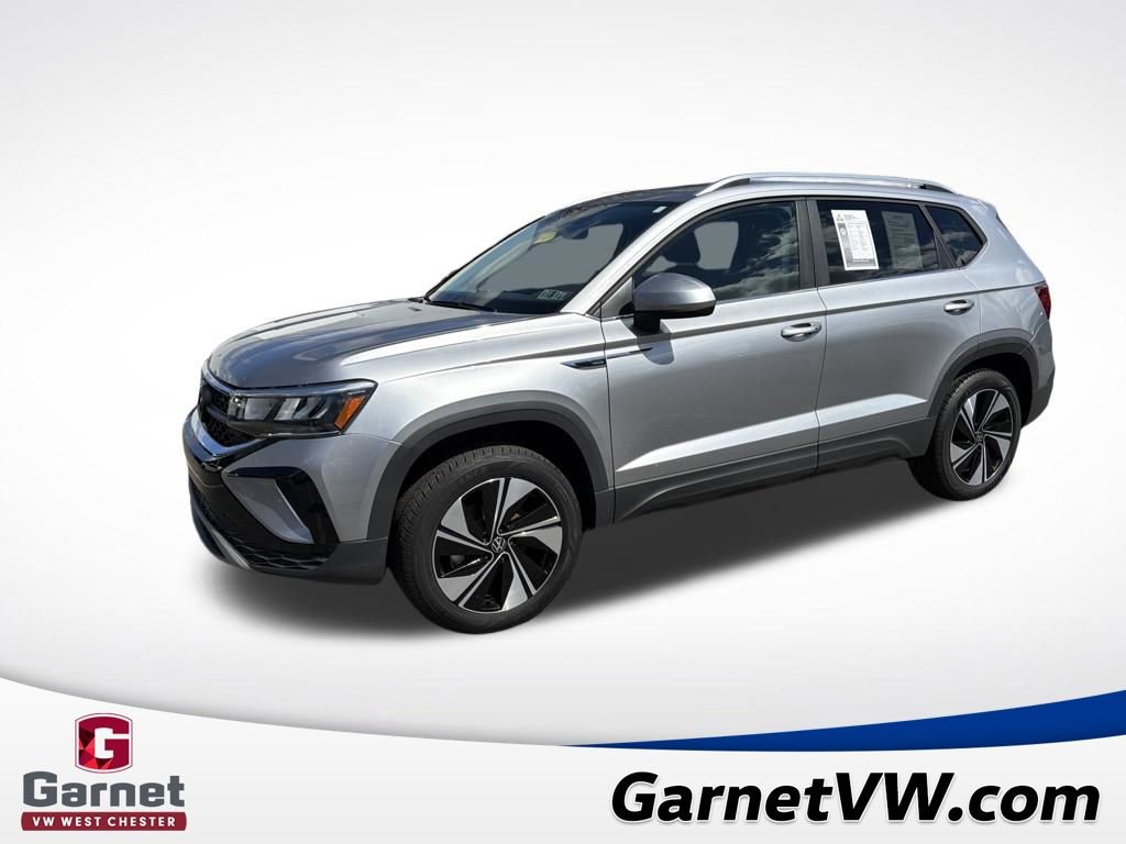 Certified 2024 Volkswagen Taos SE image 1