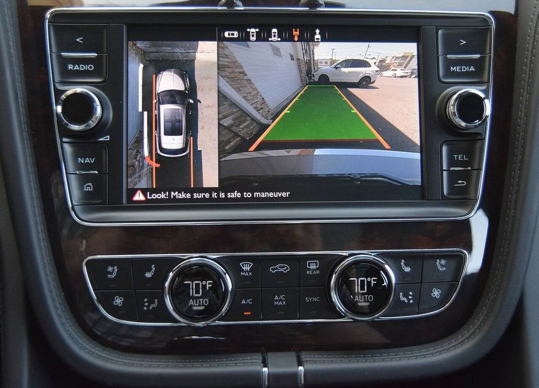 Used 2019 Bentley Bentayga image 33