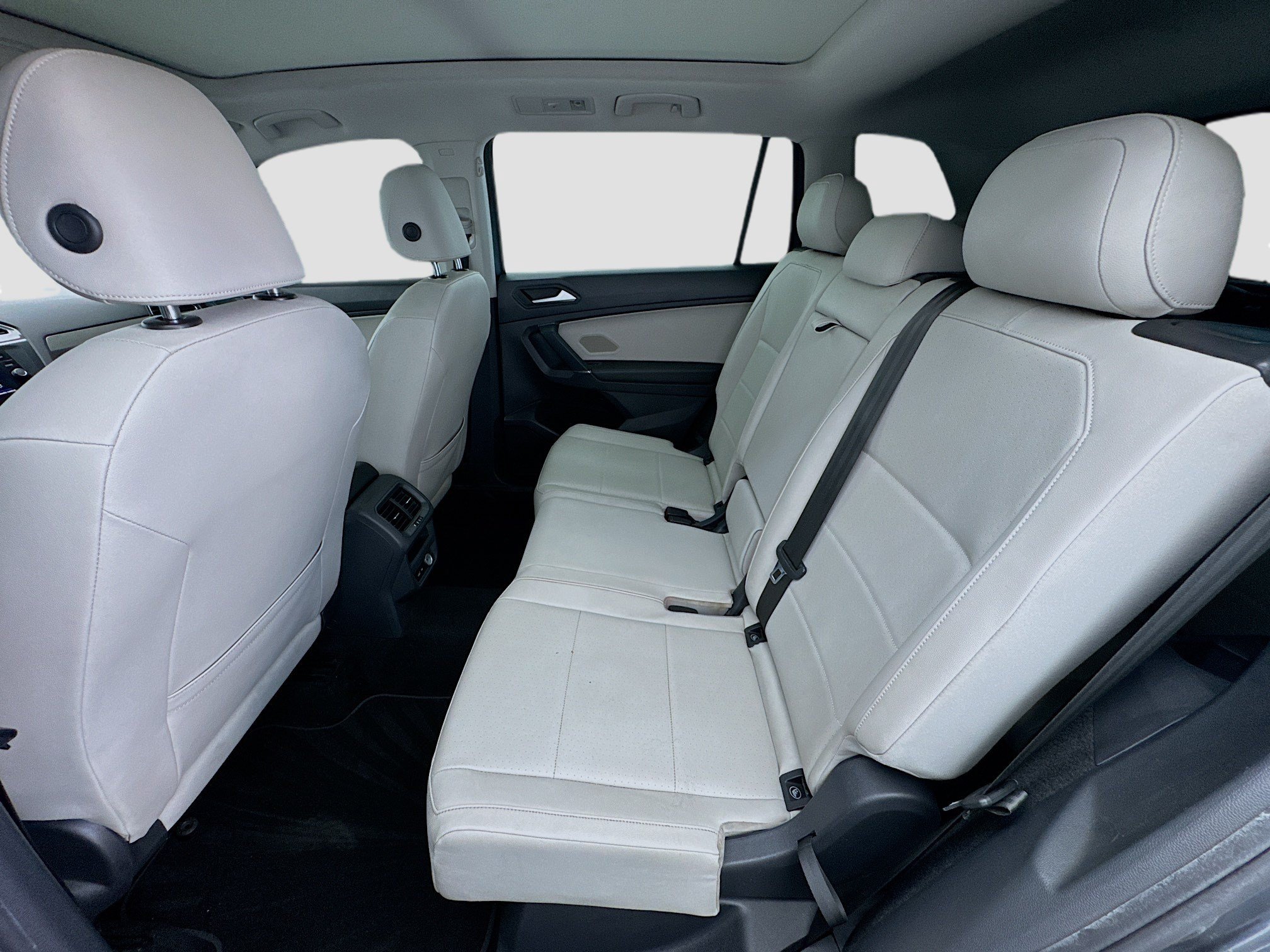 Used 2020 Volkswagen Tiguan SE w/ Panoramic Sunroof Package FWD image 16