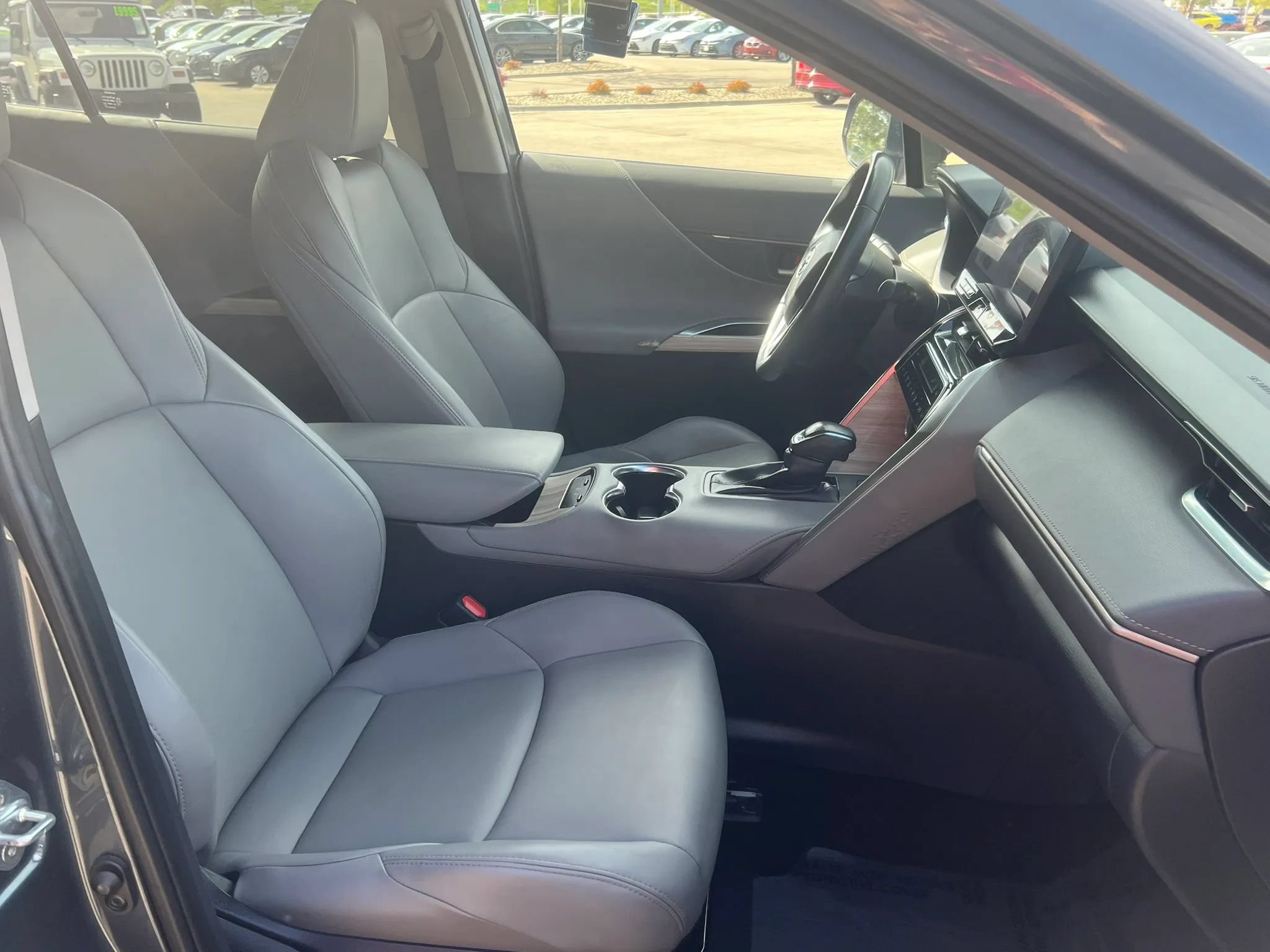 Used 2024 Toyota Venza XLE AWD/4WD image 8