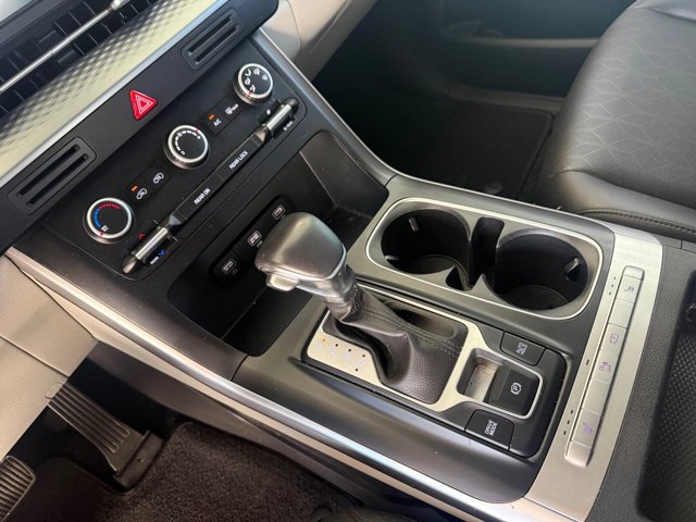 Used 2024 Kia Carnival LX FWD image 10