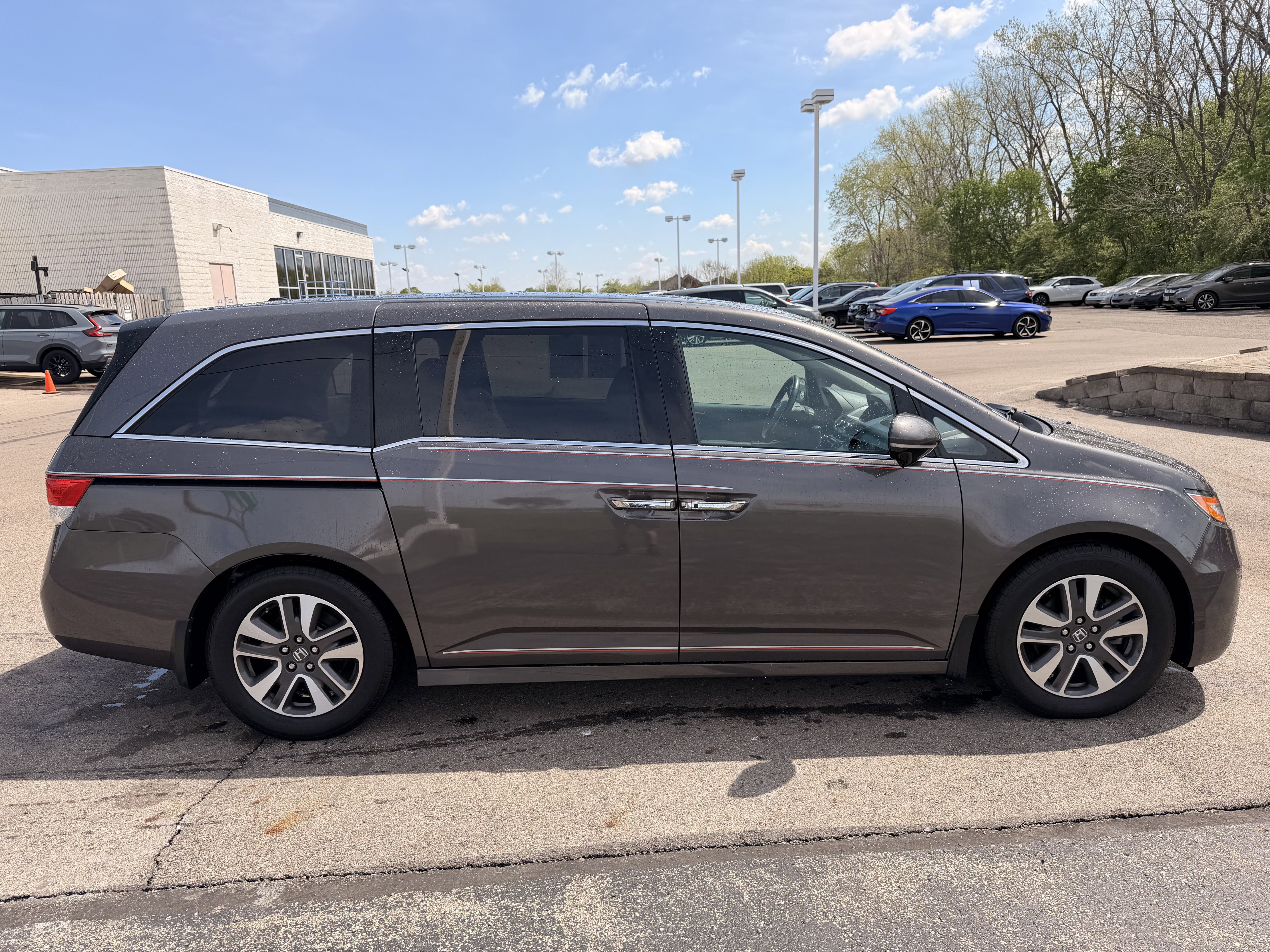 Used 2014 Honda Odyssey Touring image 2